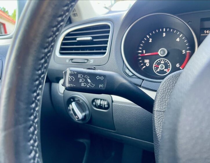 Volkswagen Golf Kombi 1,6 l 77 kw