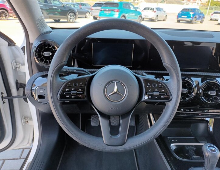 Mercedes-Benz Třídy A Hatchback 1,3 l 80 kw