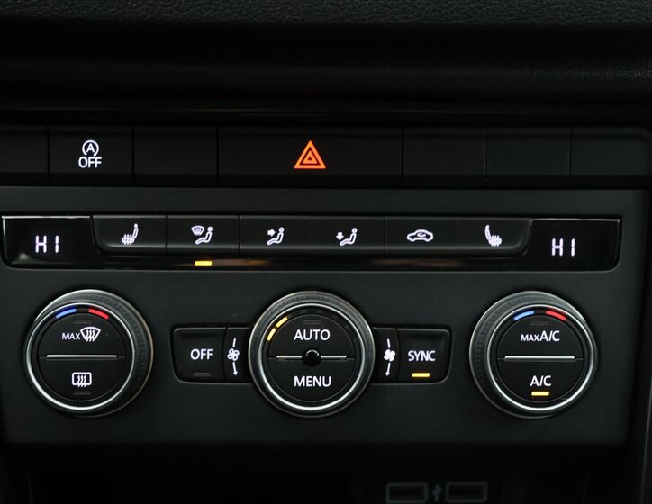 Volkswagen T-Roc SUV / Terénní 999,0 85 kw