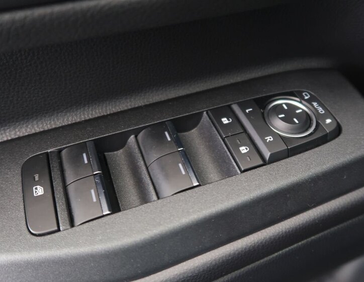 Toyota Land Cruiser SUV 2,8 l 151 kw