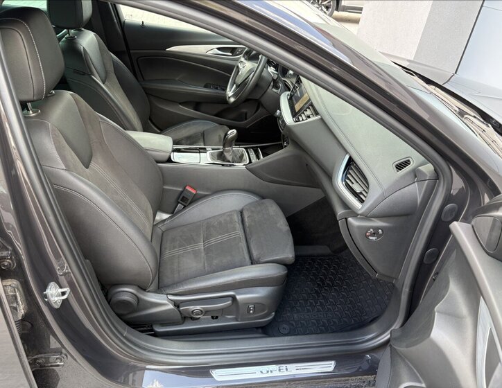 Opel Insignia Hatchback 2,0 l 128 kw