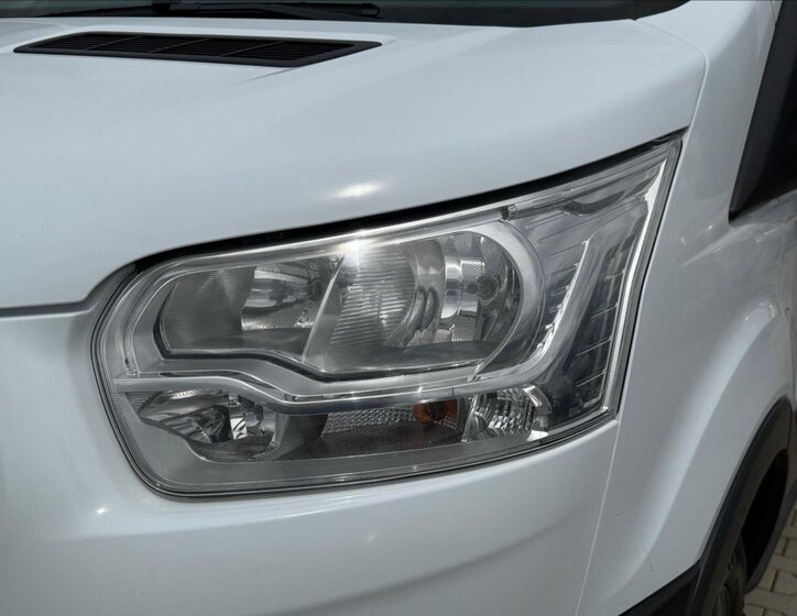 Ford Transit 9