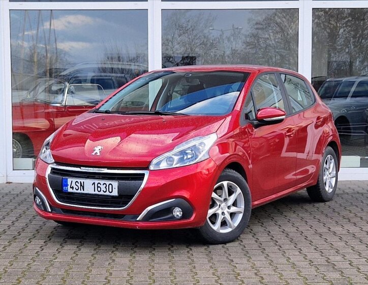 Peugeot 208 Hatchback 1,2 l 61 kw