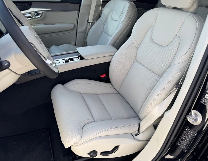 Volvo XC90 SUV / Terénní 2,0 l 335 kw