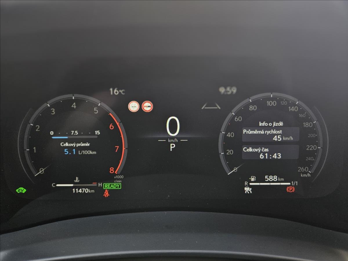 Lexus LBX SUV / Terénní 1,5 l 100 kw