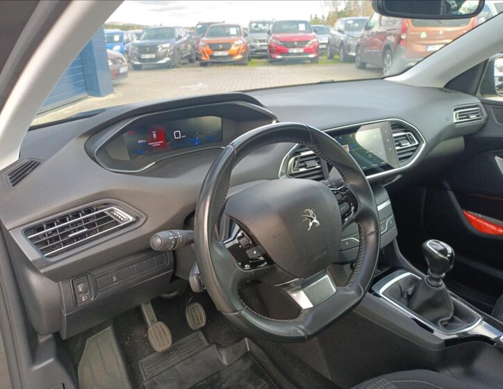 Peugeot 308 Hatchback 1,2 l 81 kw