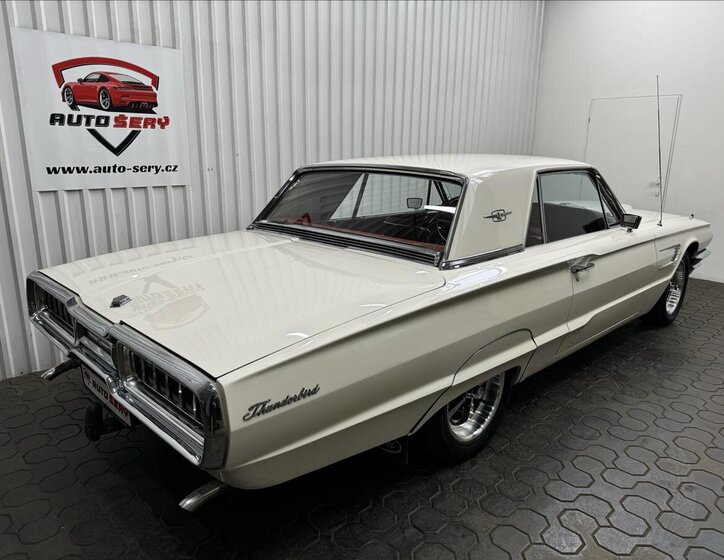 Ford Thunderbird Kupé 6,4 l 224 kw