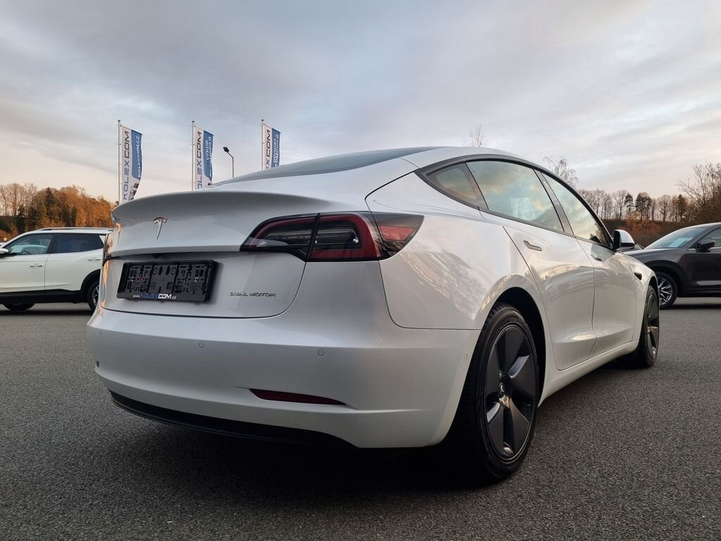 Tesla Model 3 Sedan / Limuzína 0,0 355 kw