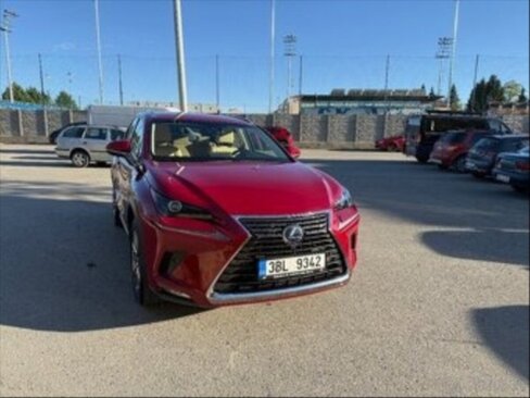 Lexus NX 300h SUV / Terénní 2,5 l 114 kw