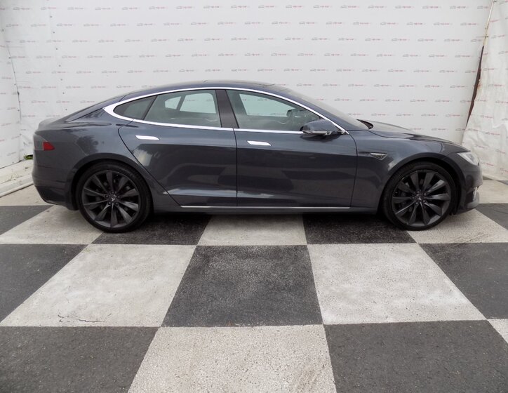 Tesla Model S 7