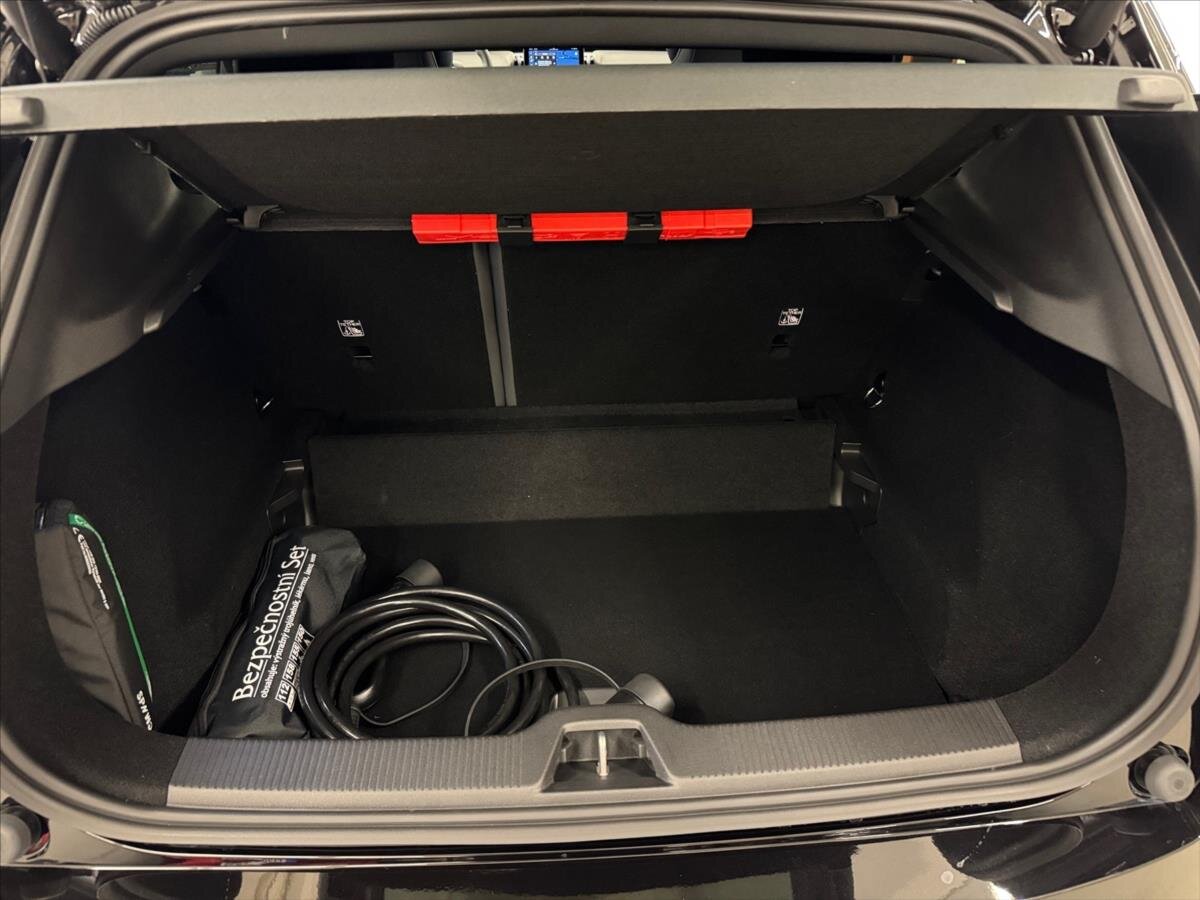Volvo EX30 SUV / Terénní 0,0 200 kw