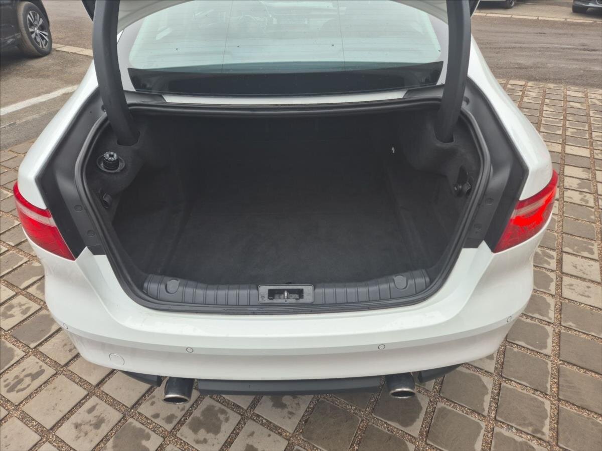 Jaguar XF Sedan 3,0 l 221 kw