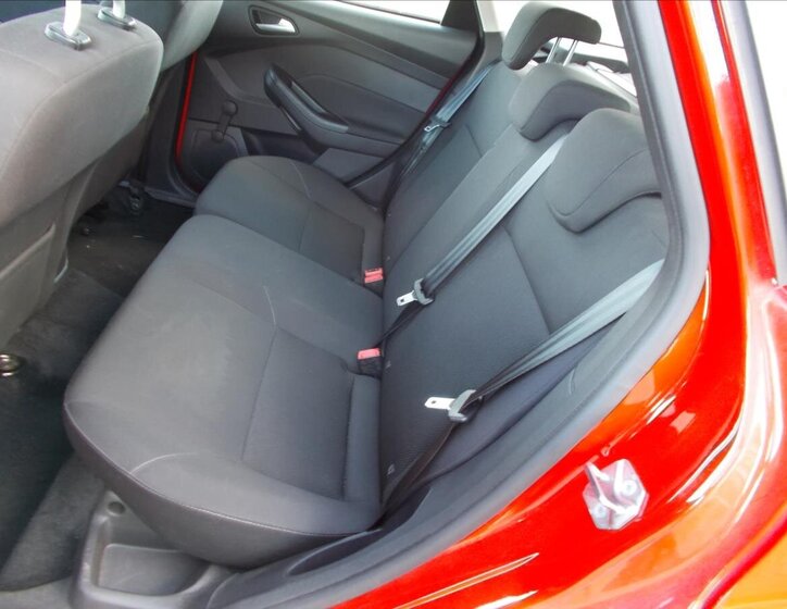 Ford Focus Kombi 999,0 74 kw