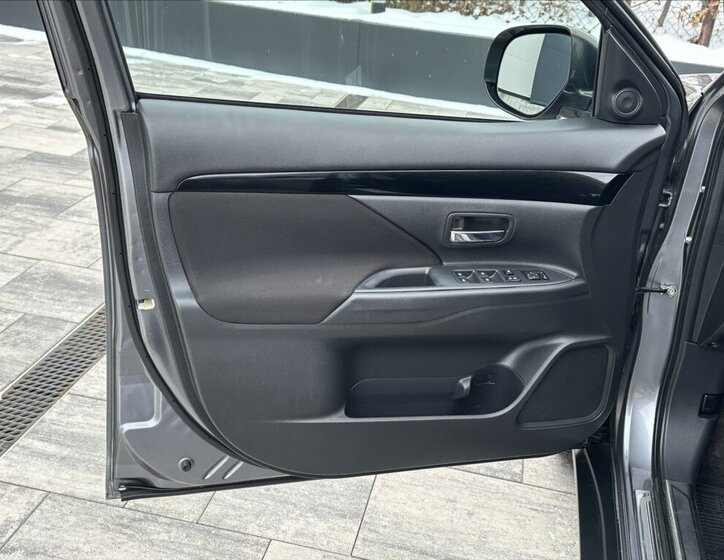 Mitsubishi Outlander SUV 2,0 l 110 kw