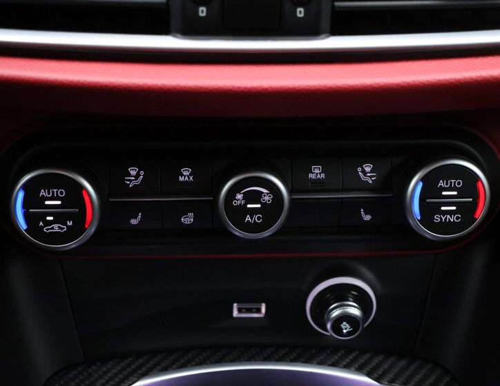 Alfa Romeo Stelvio SUV / Terénní 2,9 l 375 kw