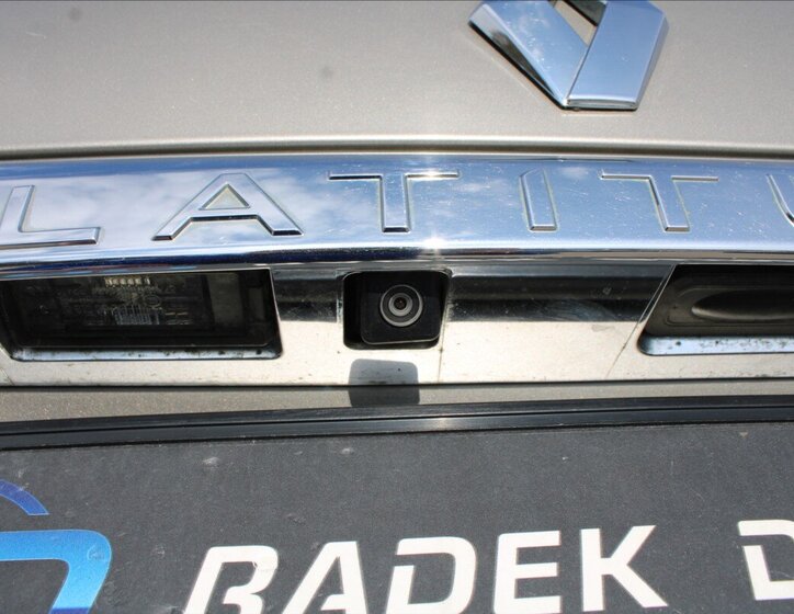 Renault Latitude Sedan / Limuzína 2,0 l 127 kw