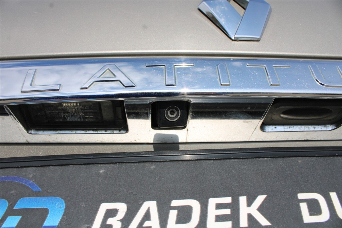 Renault Latitude Sedan / Limuzína 2,0 l 127 kw