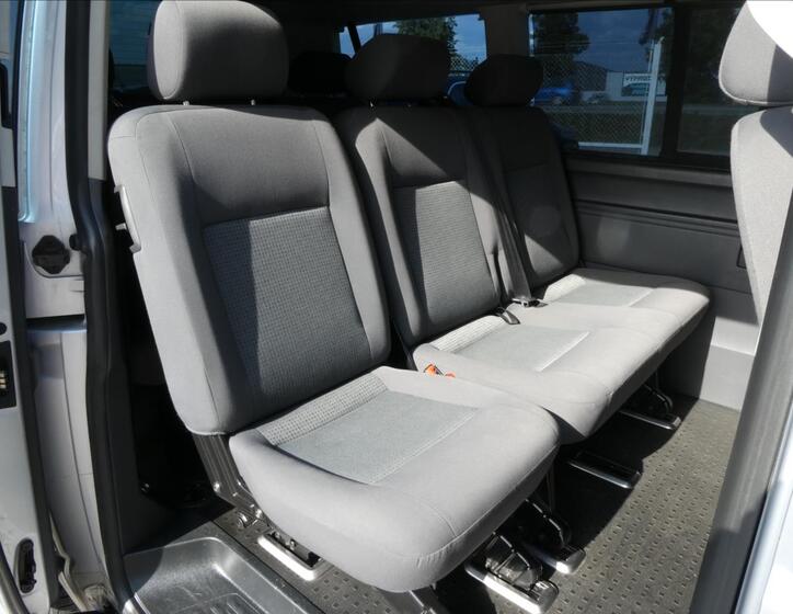 Volkswagen Caravelle 29