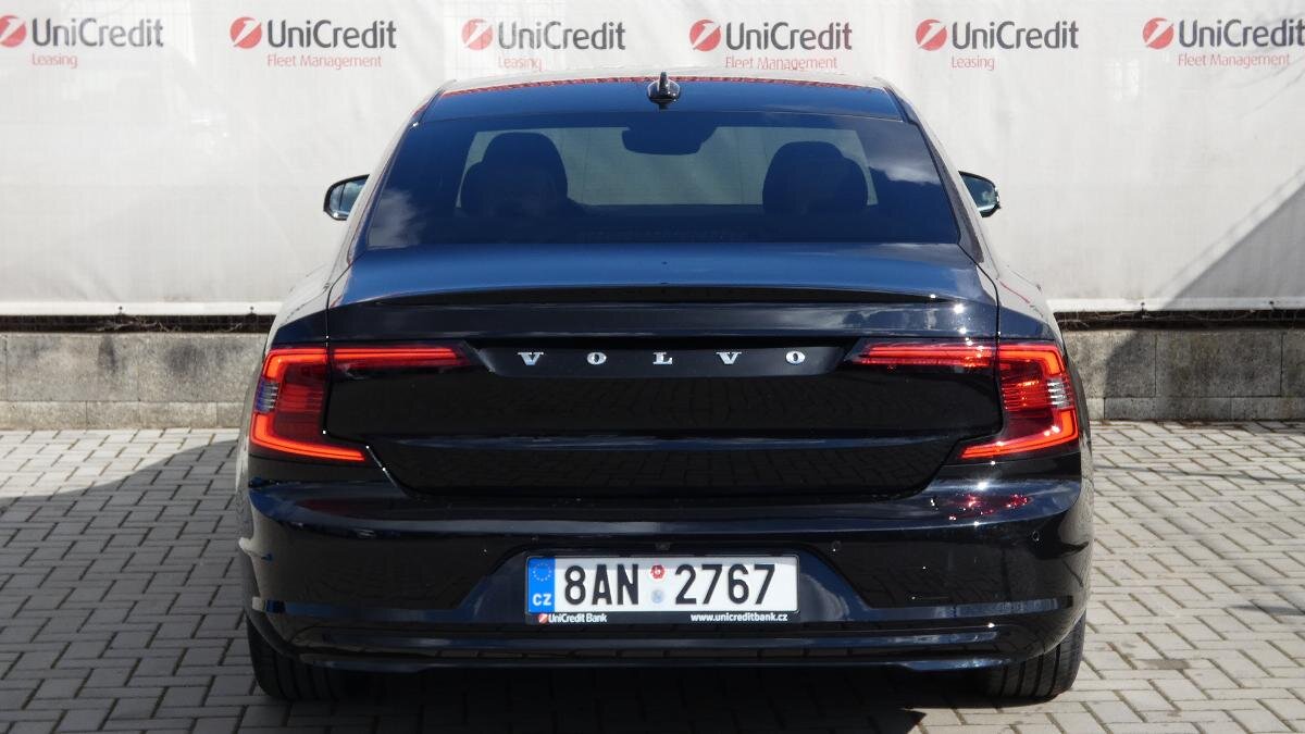 Volvo S90 Sedan / Limuzína 2,0 l 173 kw