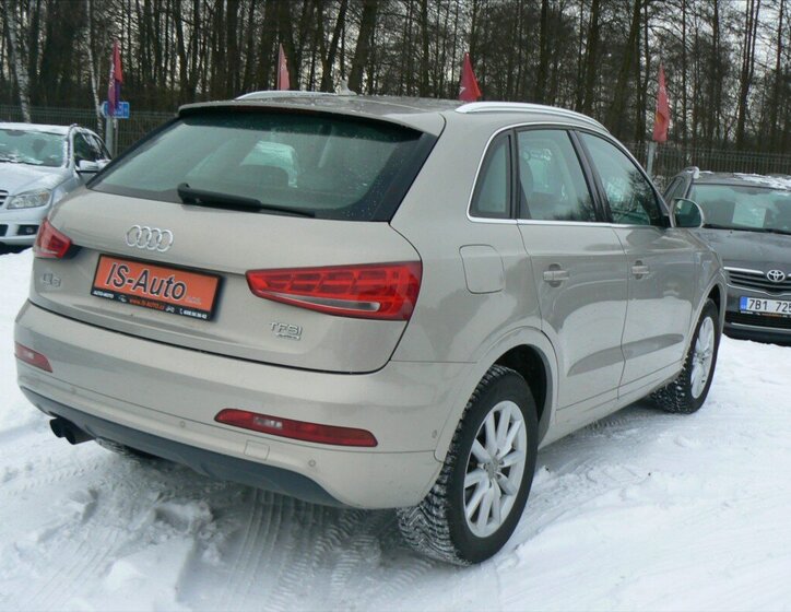 Audi Q3 4
