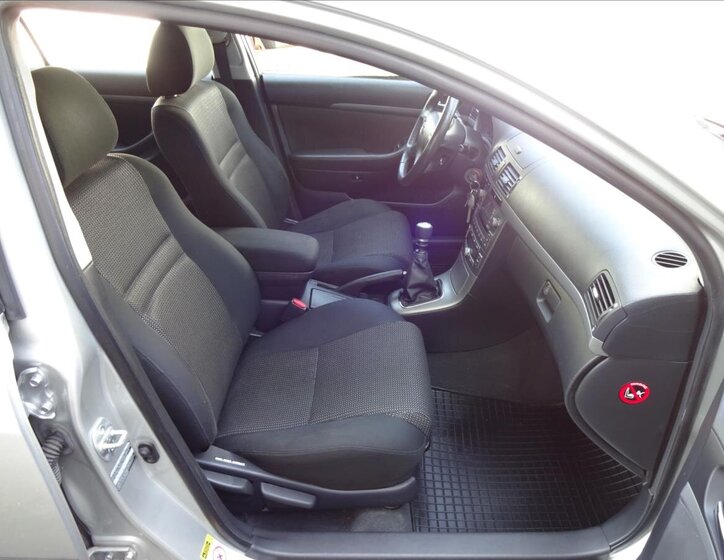 Toyota Avensis Kombi 2,0 l 93 kw