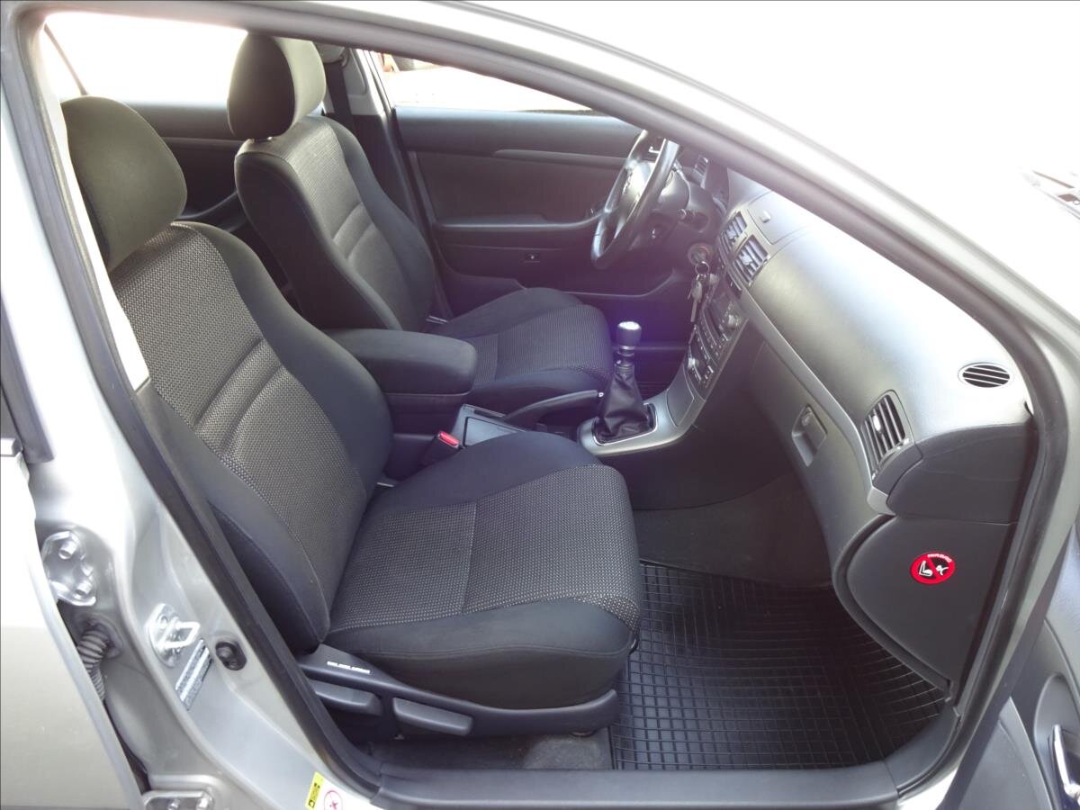 Toyota Avensis Kombi 2,0 l 93 kw