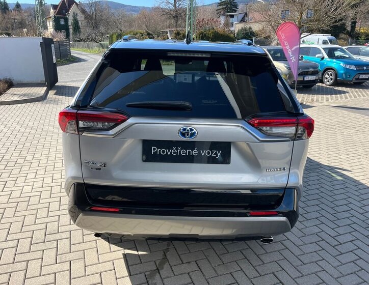 Toyota RAV4 SUV / Terénní 2,5 l 131 kw