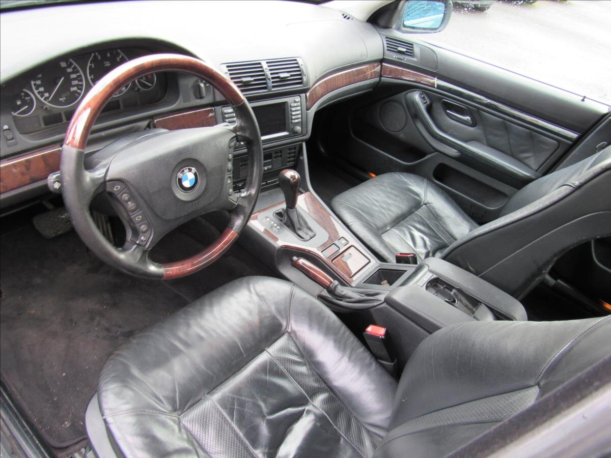 BMW Řada 5 Sedan / Limuzína 2,5 l 141 kw