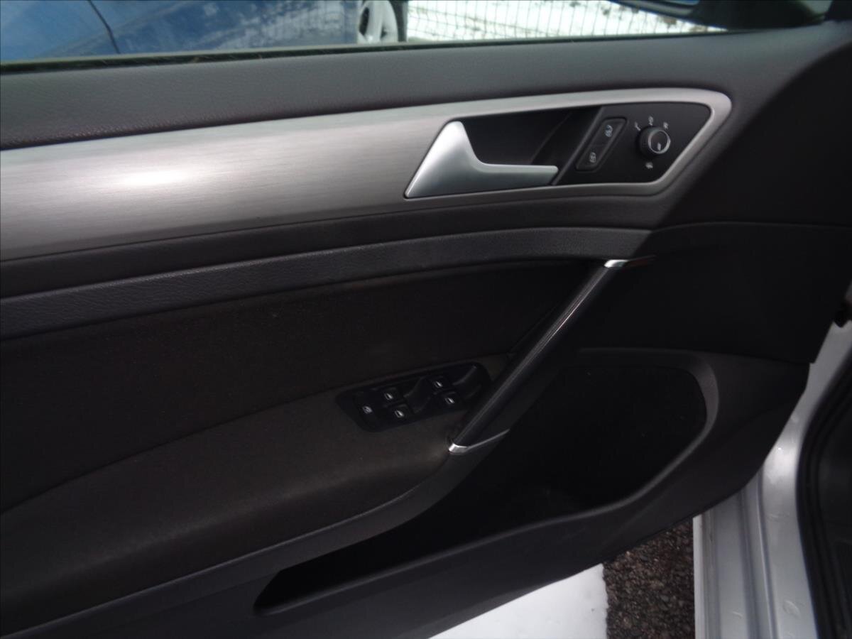 Volkswagen Golf Kombi 1,6 l 77 kw