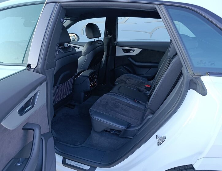 Audi Q8 SUV / Terénní 3,0 l 210 kw