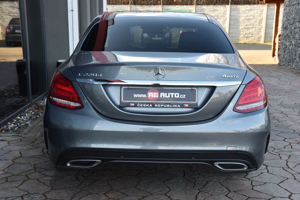 Mercedes-Benz Třídy C Sedan / Limuzína 2,1 l 125 kw