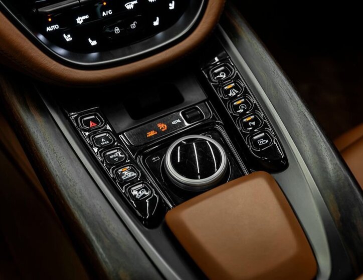 Aston Martin Ostatní SUV 4,0 l 405 kw