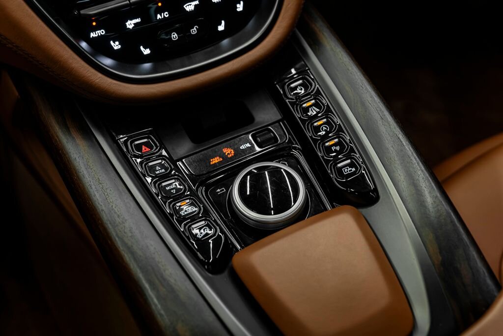 Aston Martin Ostatní SUV 4,0 l 405 kw