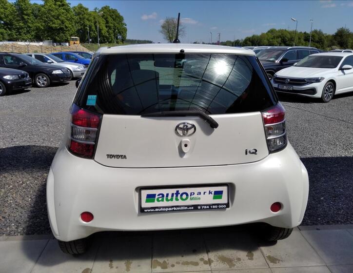 Toyota iQ 6
