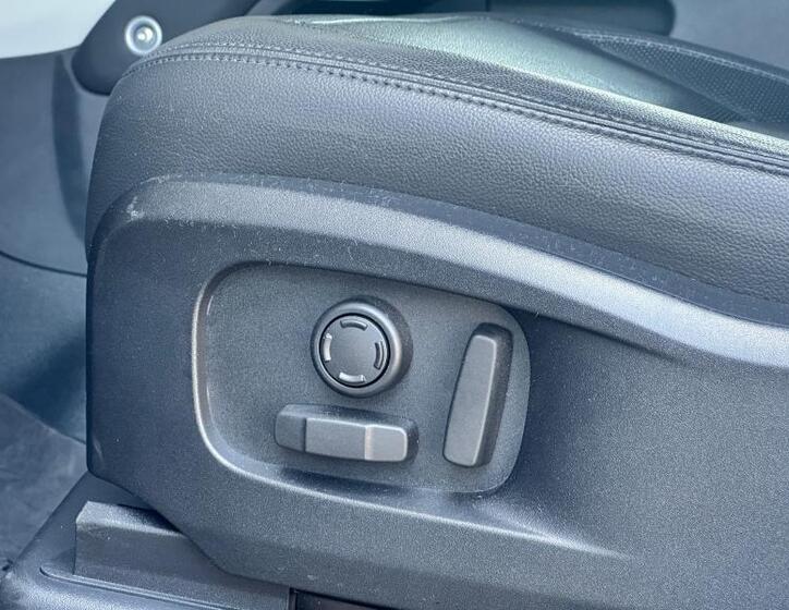 Land Rover Defender 16