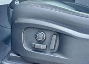 Land Rover Defender 16