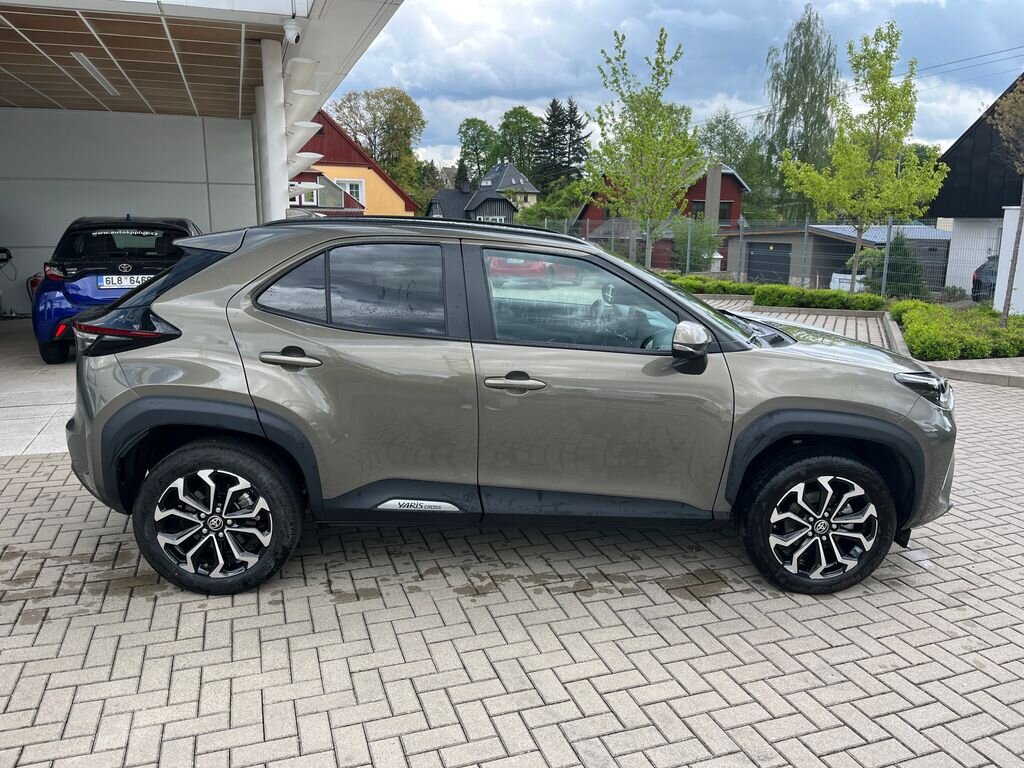 Toyota Yaris Cross SUV / Terénní 1,5 l 68 kw