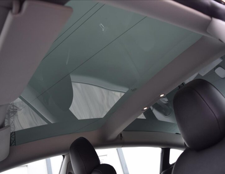 Tesla Model 3 Sedan 0,0 366 kw