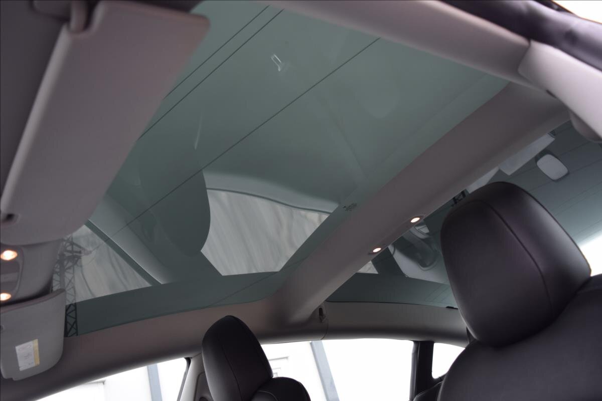 Tesla Model 3 Sedan 0,0 366 kw