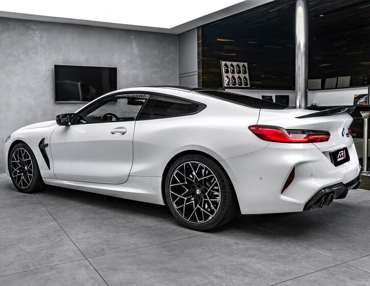 BMW M8 Kupé 4,4 l 447 kw