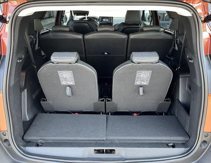 Peugeot 5008 SUV 1,2 l 96 kw