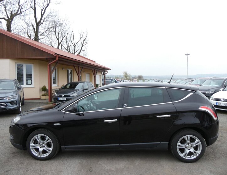 Lancia Delta Hatchback 1,4 l 88 kw