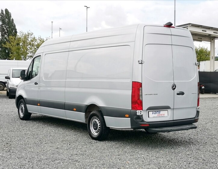 Mercedes-Benz Sprinter 4