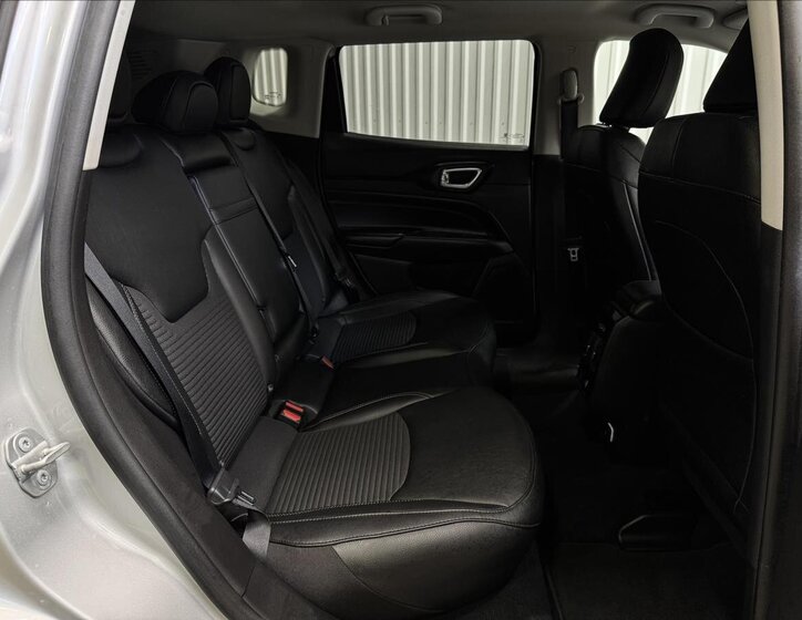 Jeep Compass SUV / Terénní 1,3 l 140 kw