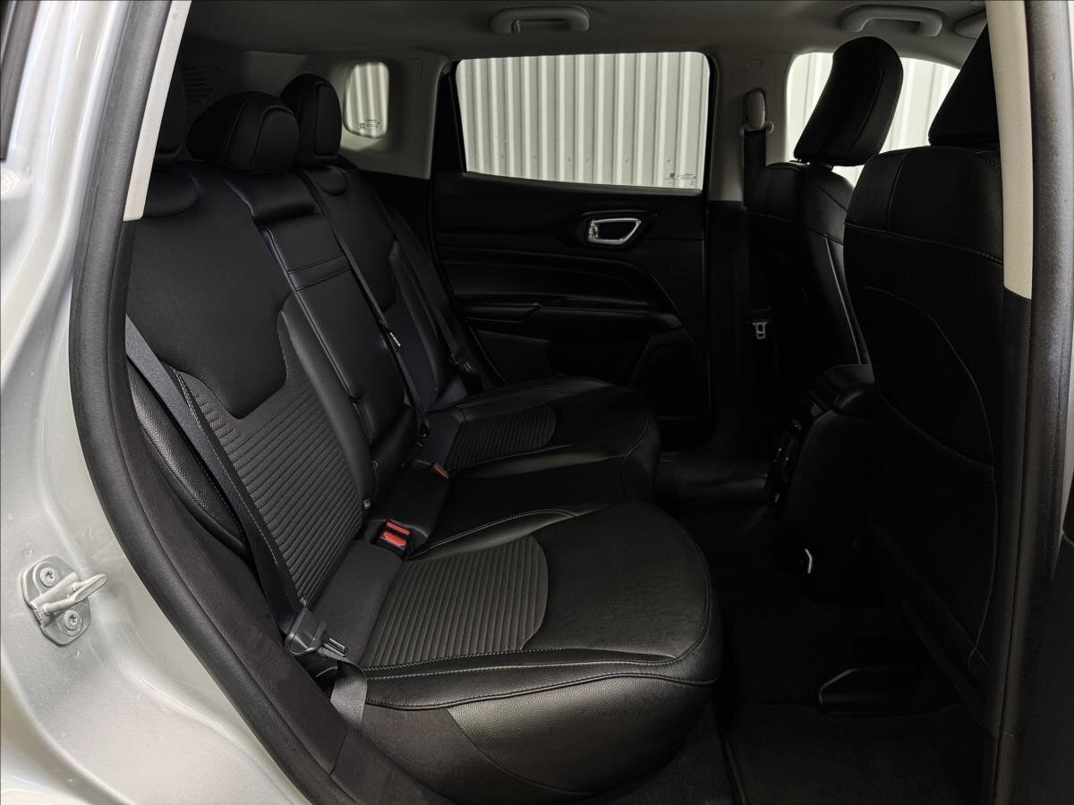 Jeep Compass SUV / Terénní 1,3 l 140 kw