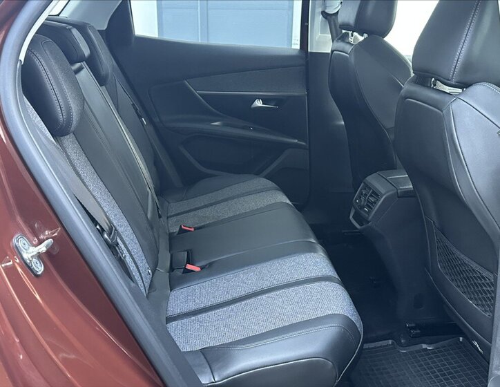 Peugeot 3008 SUV / Terénní 1,2 l 96 kw