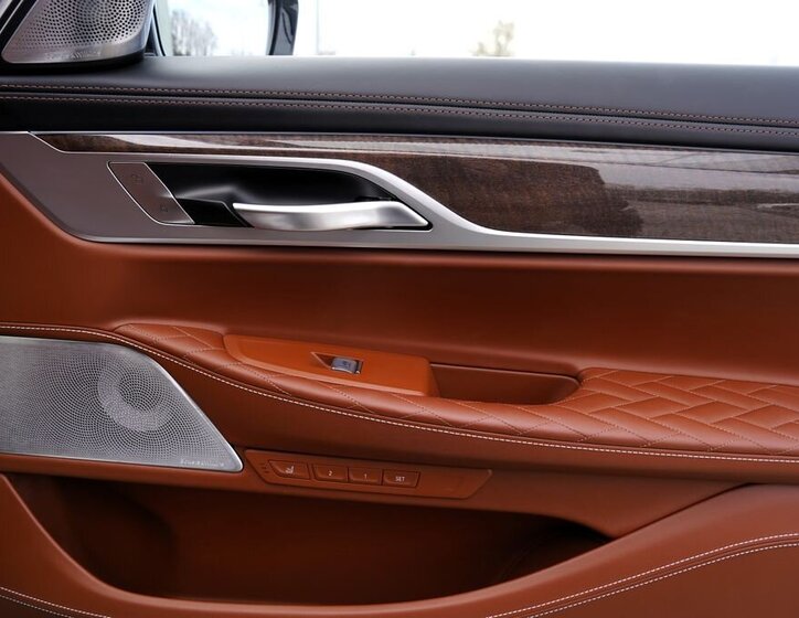 BMW Řada 7 Sedan / Limuzína 6,6 l 430 kw