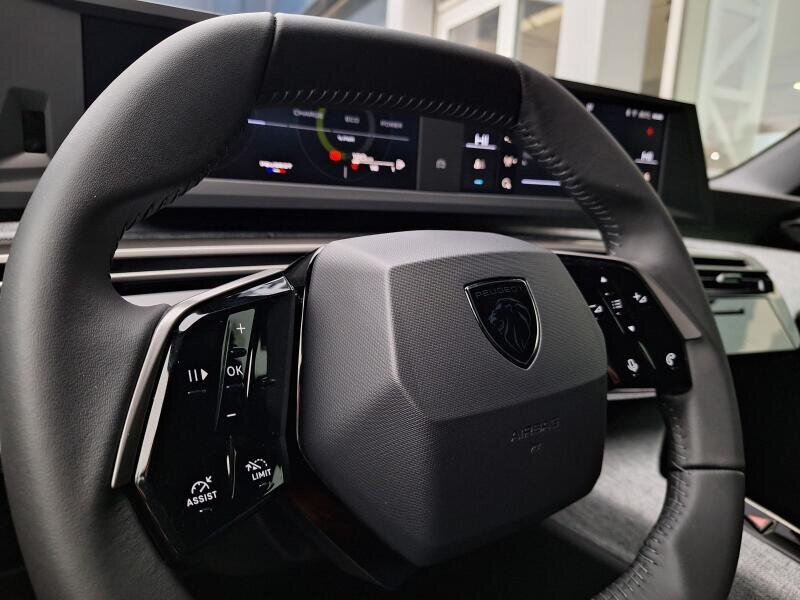 Peugeot 5008 SUV 1,2 l 107 kw