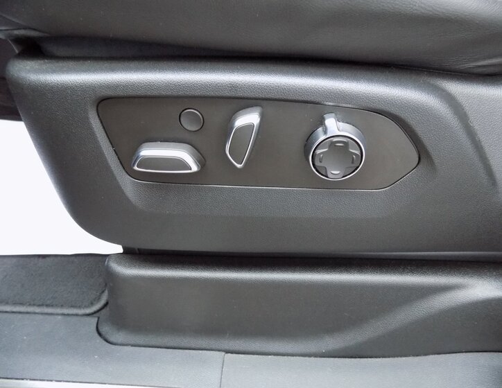 Cadillac Escalade 25