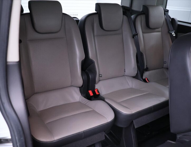 Ford Tourneo Custom 14